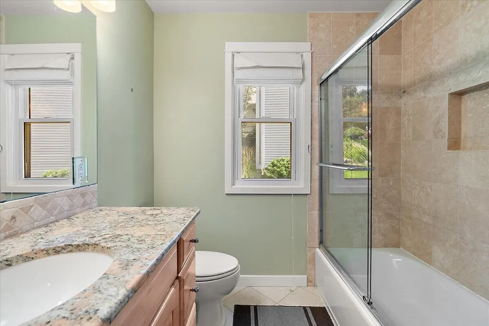 114 River Hills Drive Holland Charter Township, MI 49424