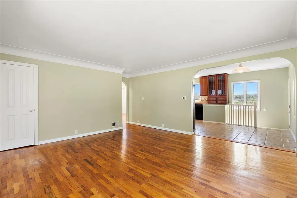 114 River Hills Drive Holland Charter Township, MI 49424