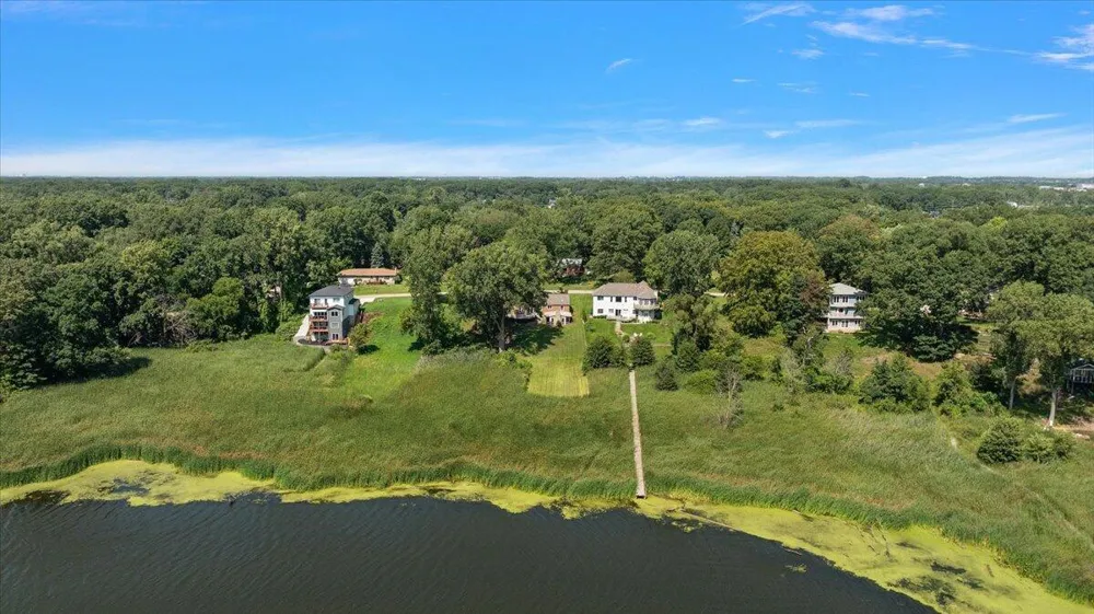 114 River Hills Drive Holland Charter Township, MI 49424