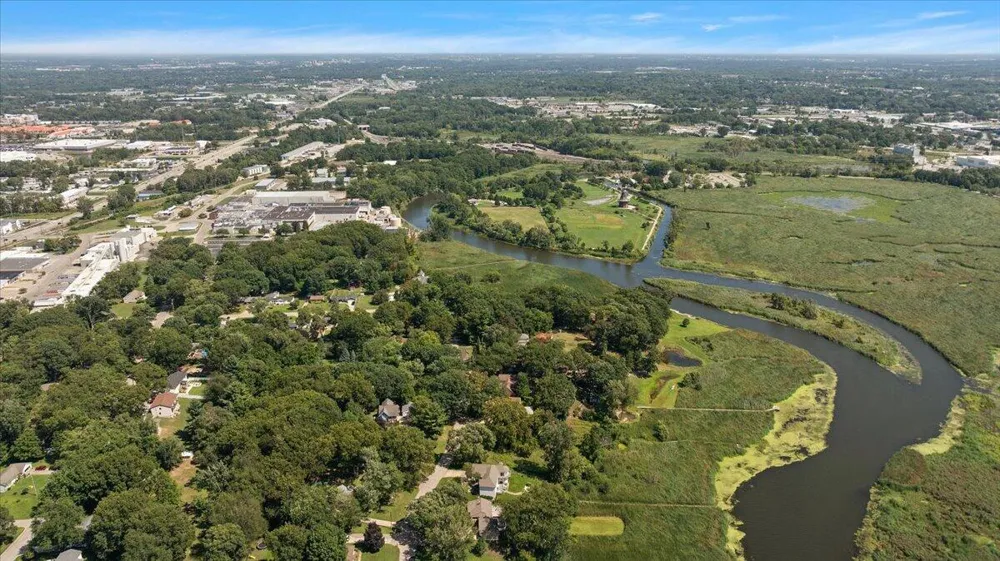 114 River Hills Drive Holland Charter Township, MI 49424