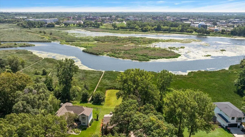 114 River Hills Drive Holland Charter Township, MI 49424