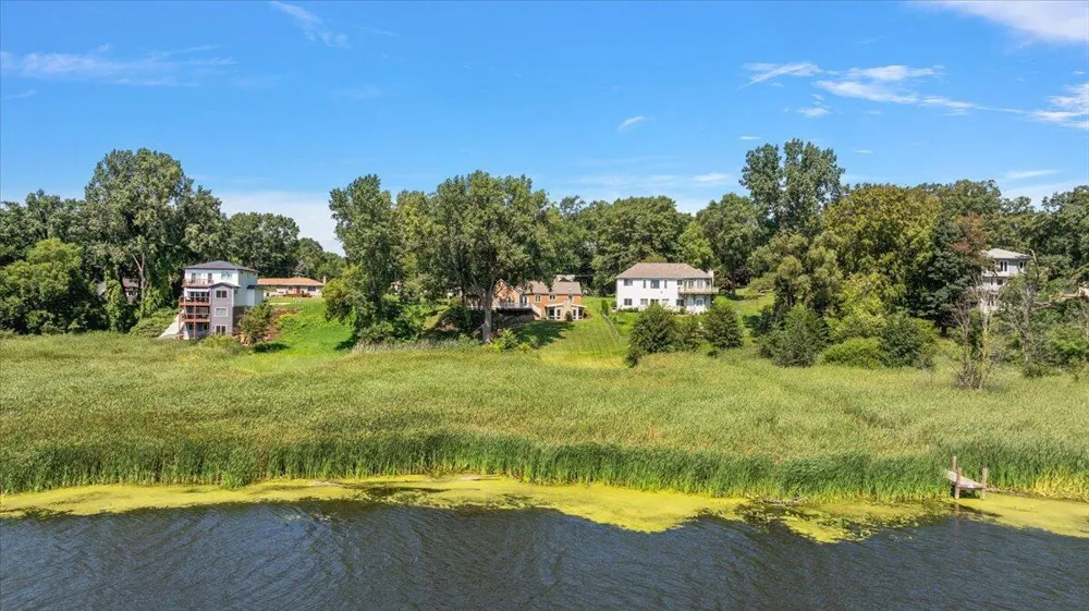 114 River Hills Drive Holland Charter Township, MI 49424