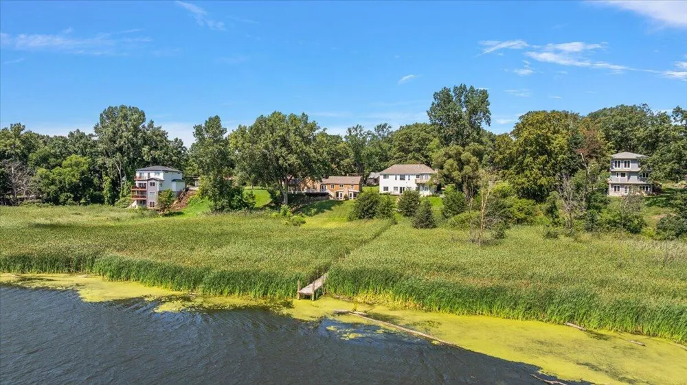 114 River Hills Drive Holland Charter Township, MI 49424