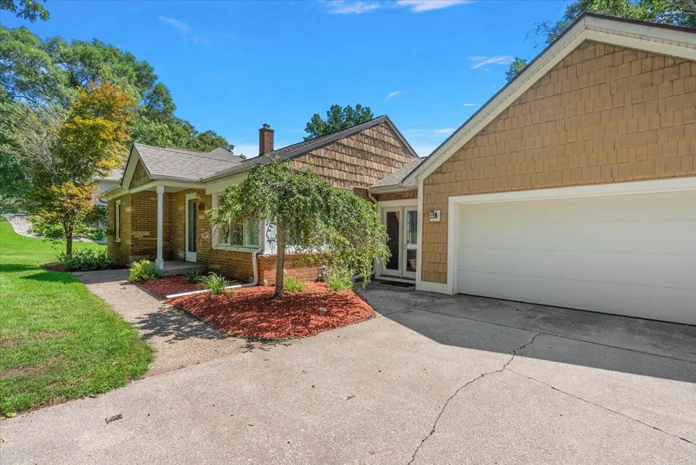 114 River Hills Drive Holland Charter Township, MI 49424
