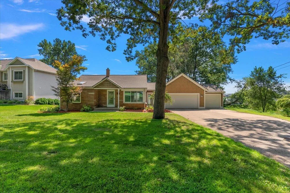 114 River Hills Drive Holland Charter Township, MI 49424