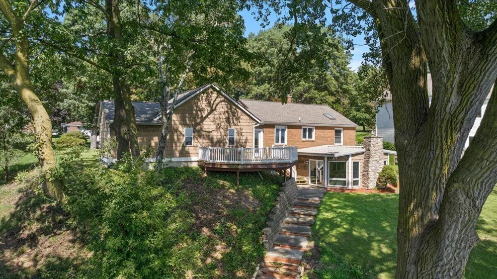 114 River Hills Drive Holland Charter Township, MI 49424