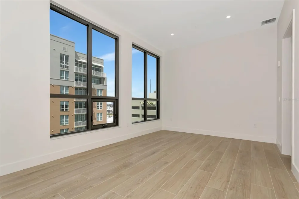 33 S PALM AVENUE #1202 Sarasota, FL 34236