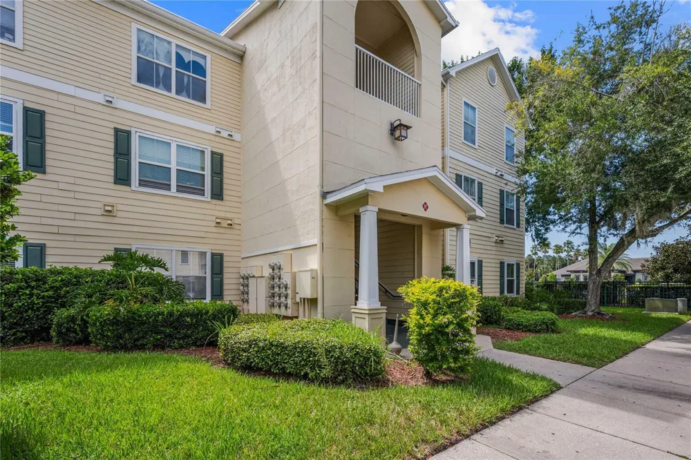 18525 BRIDLE CLUB DRIVE #18525 Tampa, FL 33647