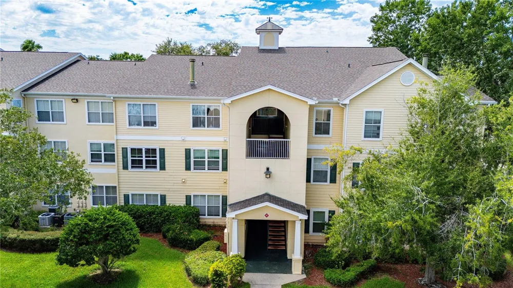 18525 BRIDLE CLUB DRIVE #18525 Tampa, FL 33647