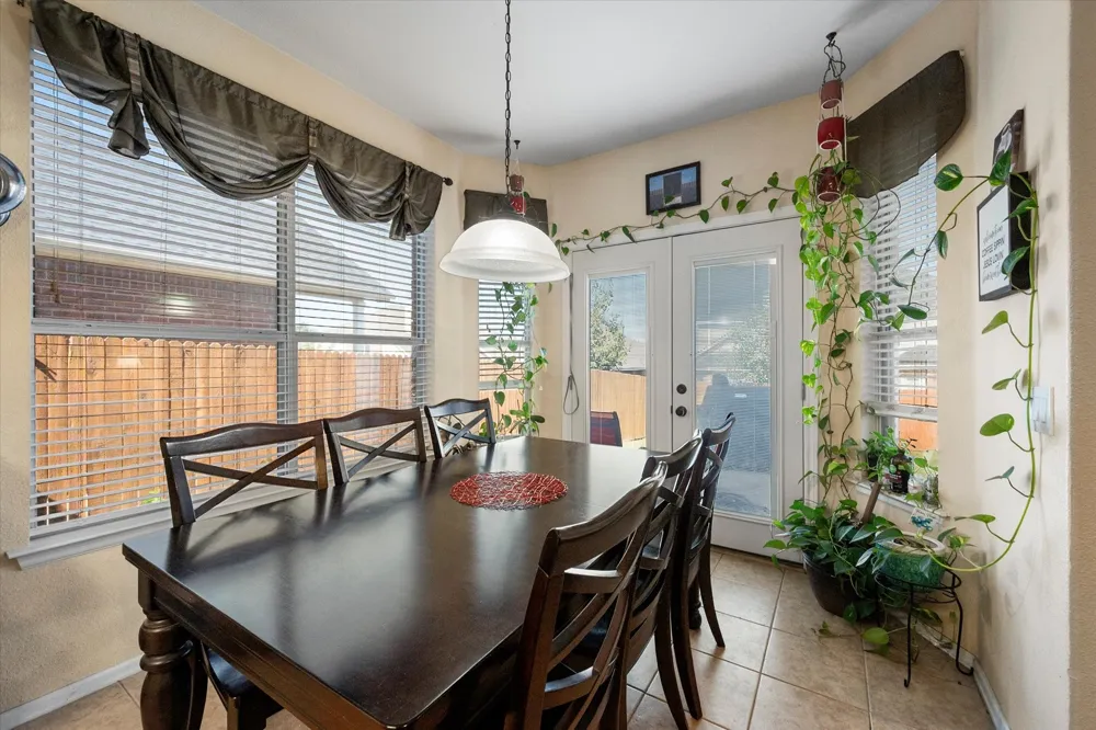615 Rosarita Road Arlington, TX 76002