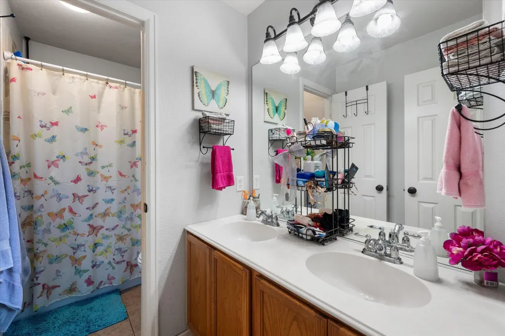 615 Rosarita Road Arlington, TX 76002