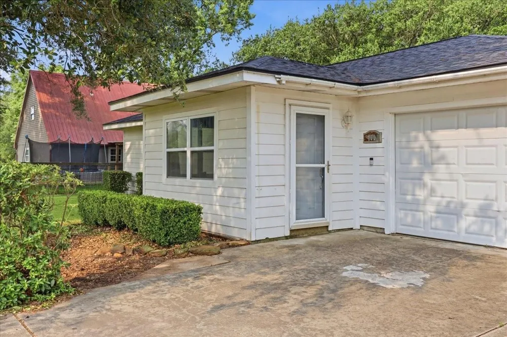 400 Nevils Street Bridge City, TX 77611