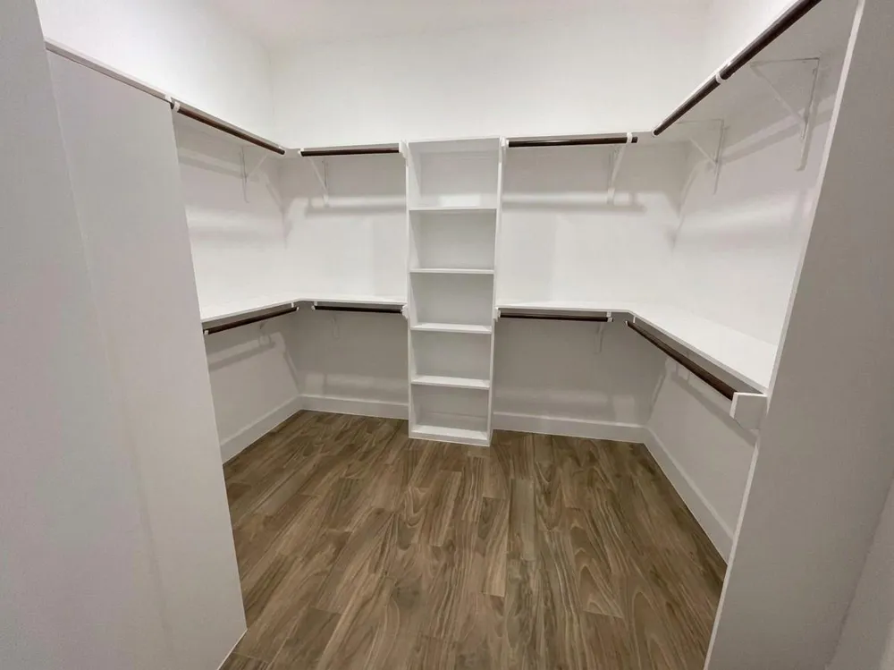 483 Buffalo Trail Angleton, TX 77515