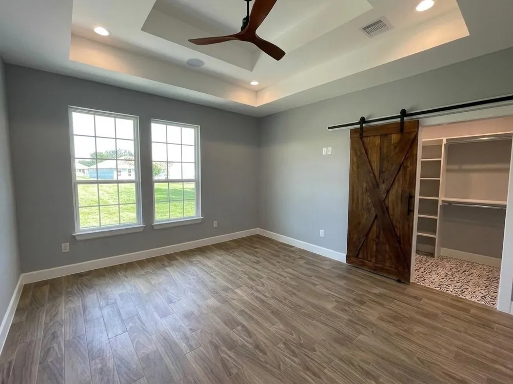 483 Buffalo Trail Angleton, TX 77515
