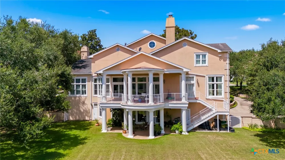 204 Creekridge Drive Victoria, TX 77904