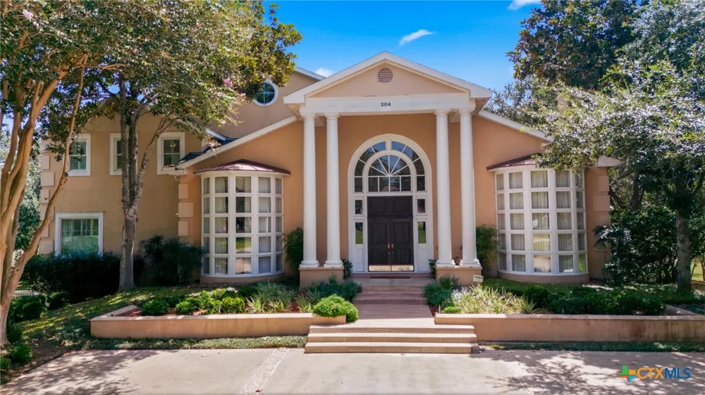204 Creekridge Drive Victoria, TX 77904
