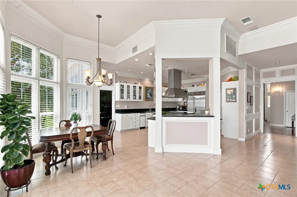 204 Creekridge Drive Victoria, TX 77904