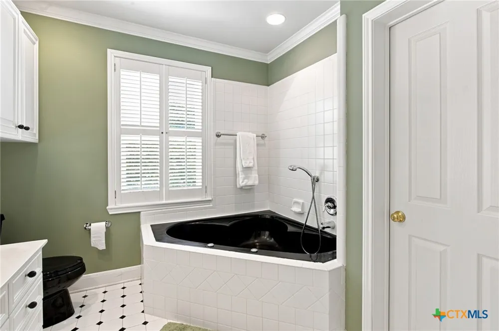 204 Creekridge Drive Victoria, TX 77904