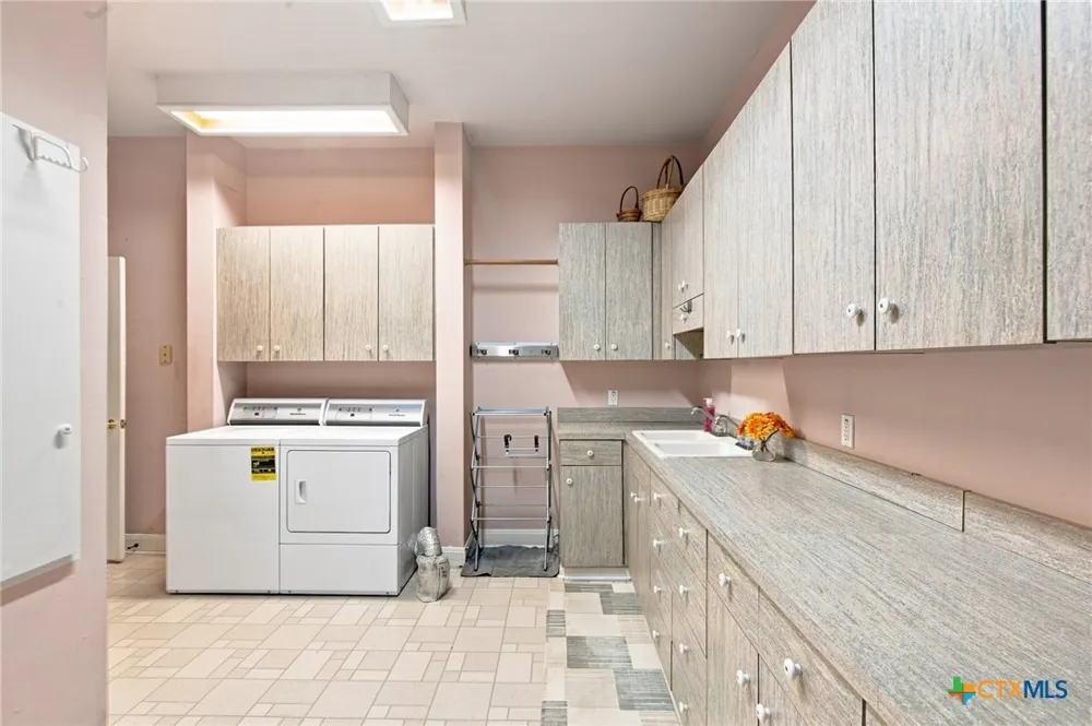 204 Creekridge Drive Victoria, TX 77904