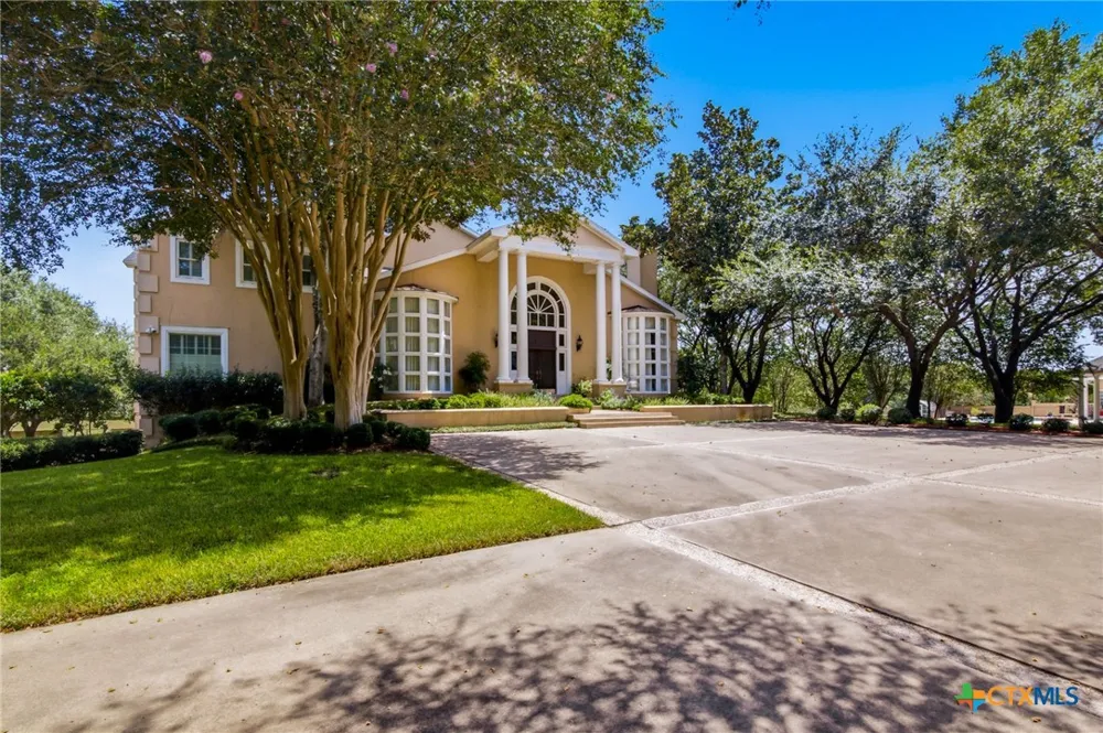 204 Creekridge Drive Victoria, TX 77904