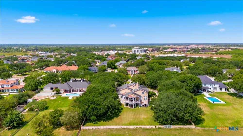204 Creekridge Drive Victoria, TX 77904