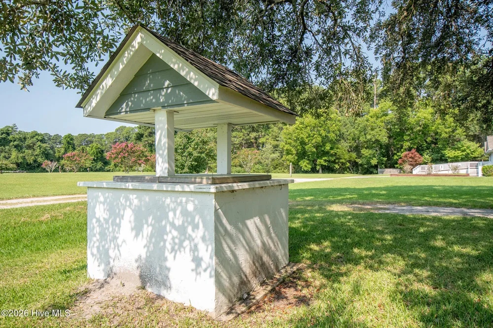 111 Graham Lane Beaufort, NC 28516