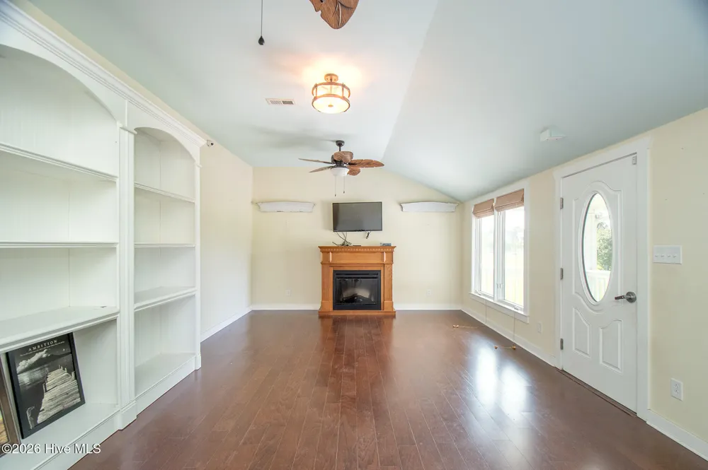 111 Graham Lane Beaufort, NC 28516