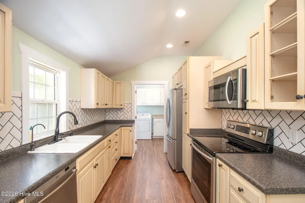 111 Graham Lane Beaufort, NC 28516
