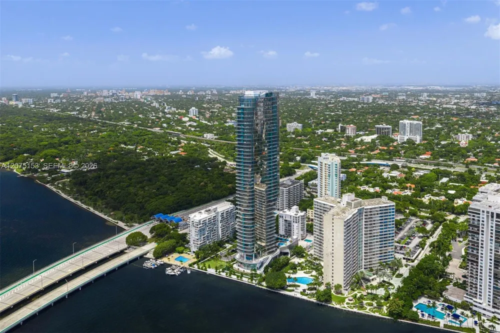 175 SE 25th Road #UPH01 Miami, FL 33129