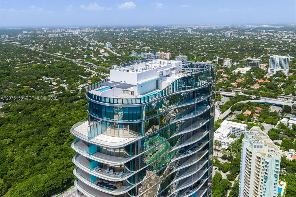 175 SE 25th Road #UPH01 Miami, FL 33129