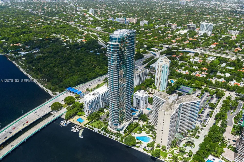175 SE 25th Road #UPH01 Miami, FL 33129
