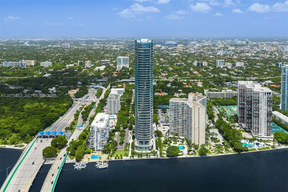 175 SE 25th Road #UPH01 Miami, FL 33129