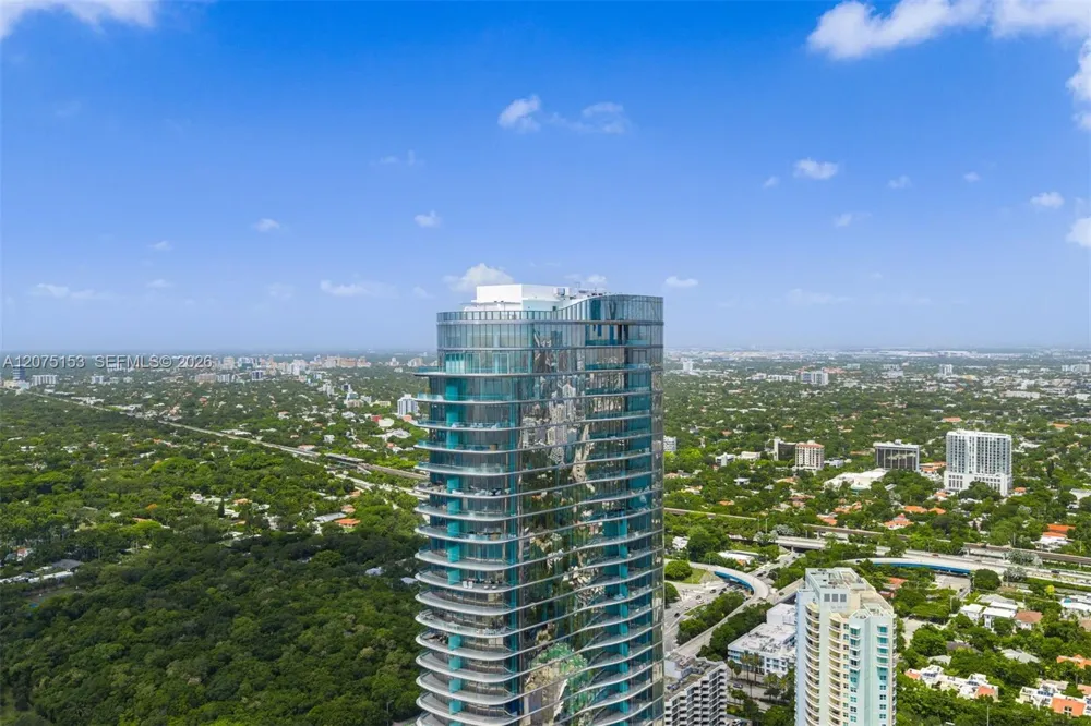 175 SE 25th Road #UPH01 Miami, FL 33129