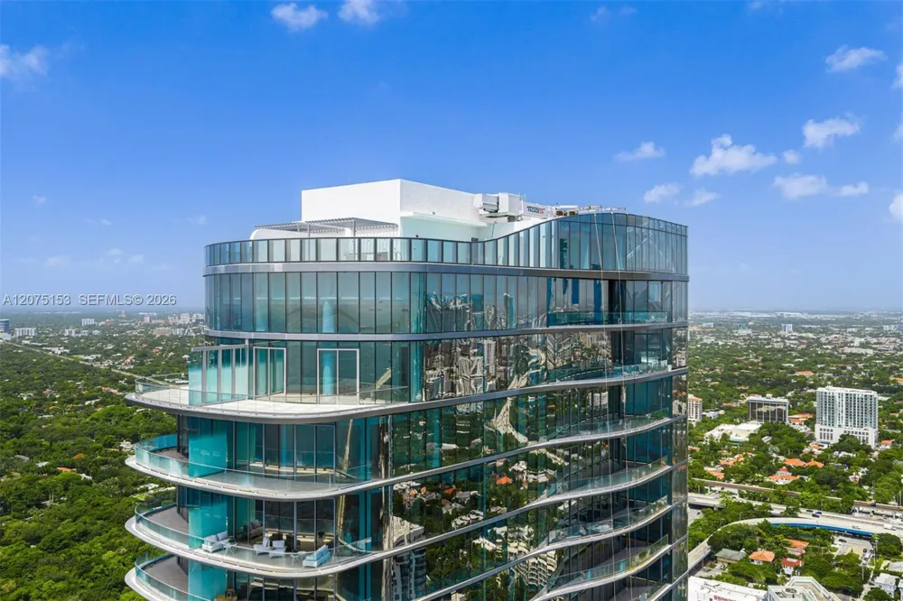 175 SE 25th Road #UPH01 Miami, FL 33129