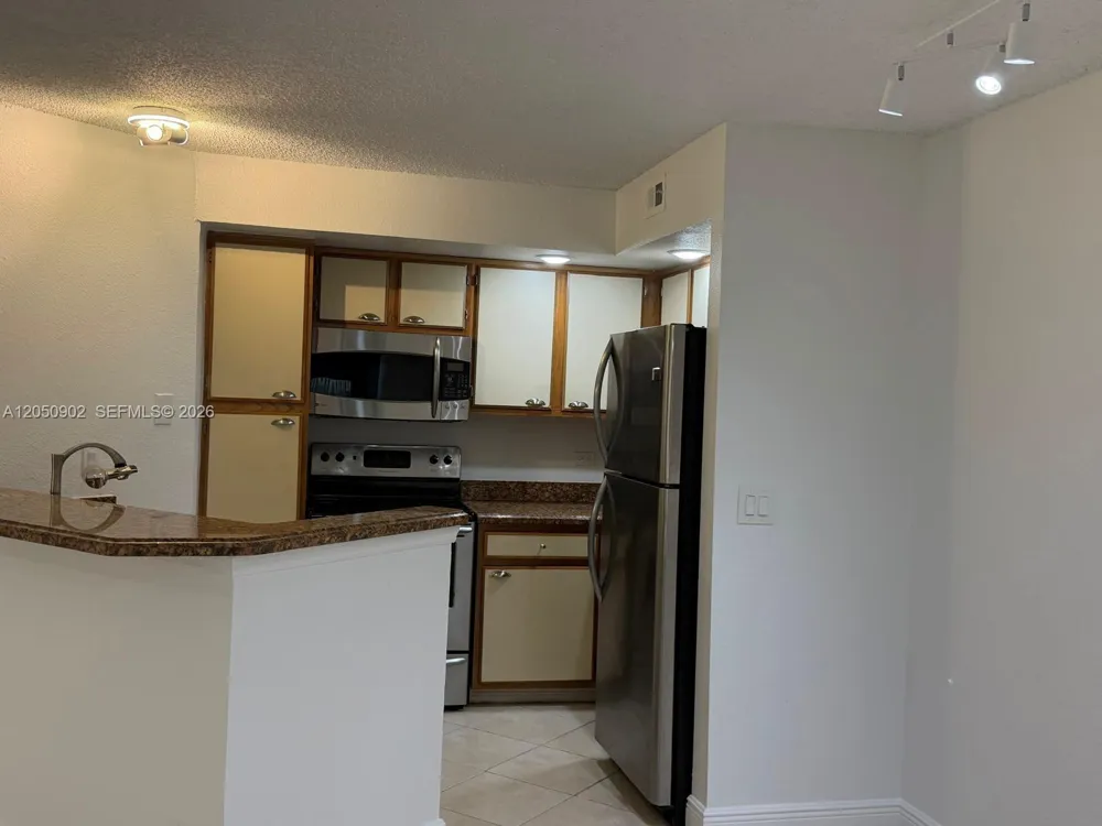 643 Vista Isles Dr #1812 Sunrise, FL 33325