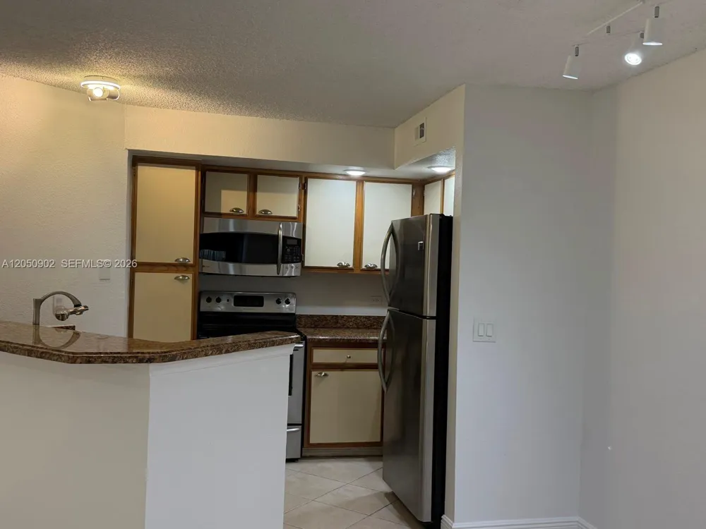 643 Vista Isles Dr #1812 Sunrise, FL 33325