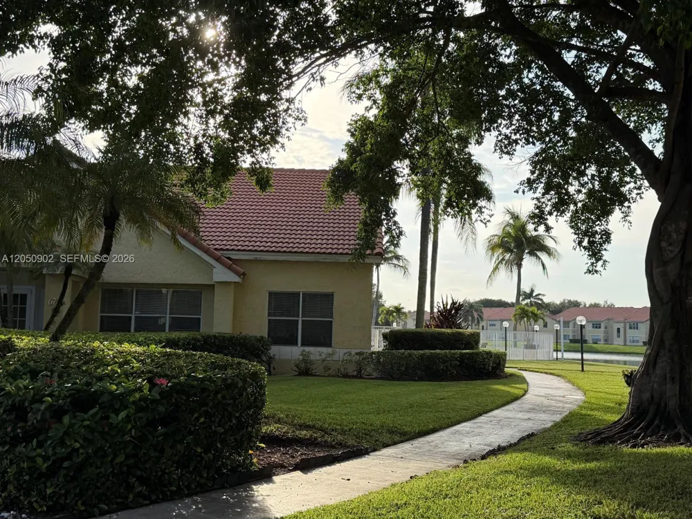 643 Vista Isles Dr #1812 Sunrise, FL 33325