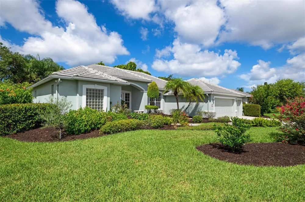 5249 FAR OAK CIRCLE Sarasota, FL 34238