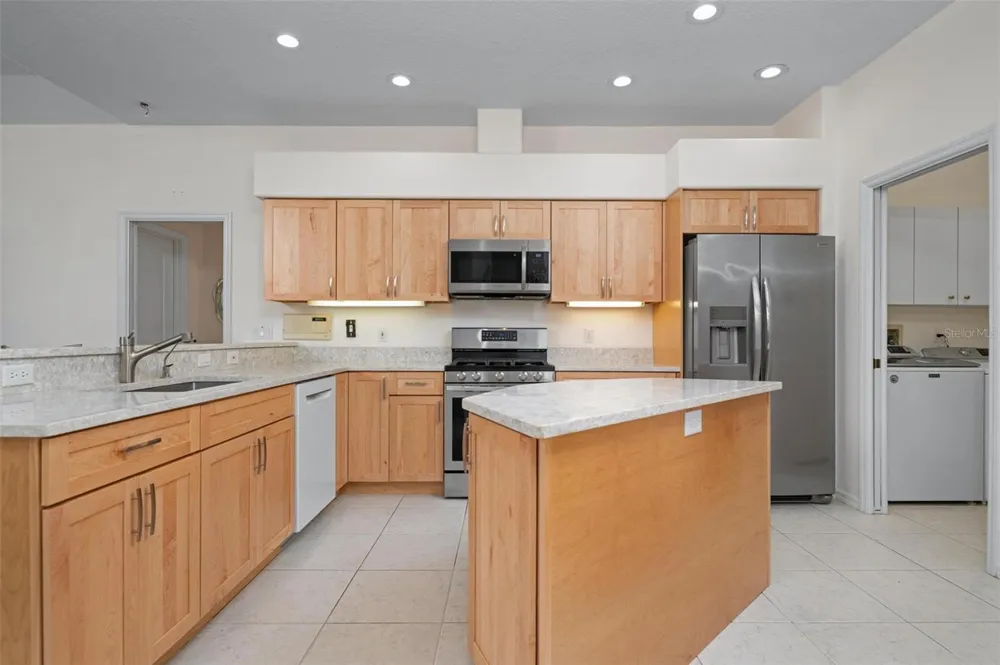 5249 FAR OAK CIRCLE Sarasota, FL 34238