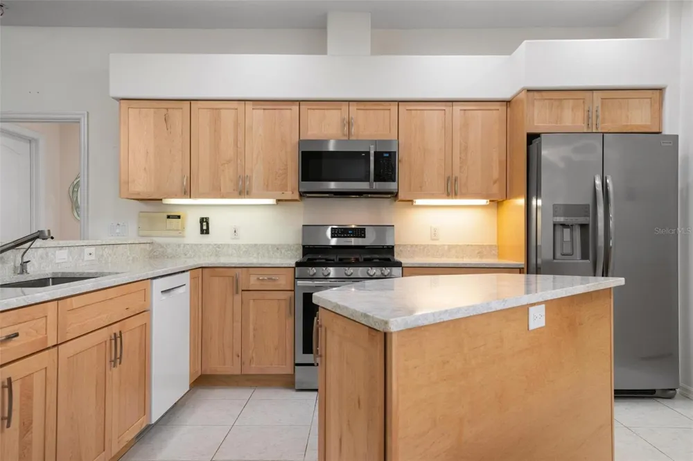5249 FAR OAK CIRCLE Sarasota, FL 34238