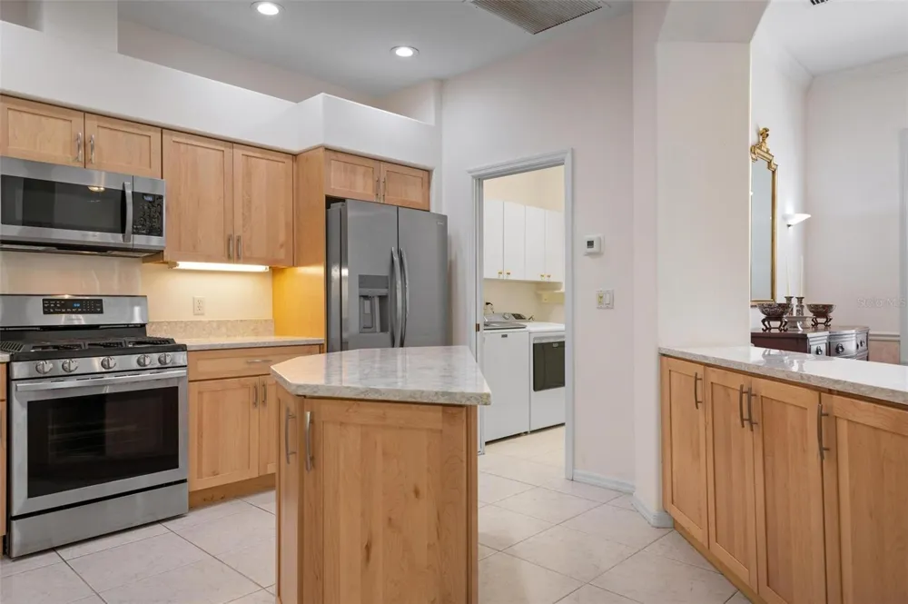 5249 FAR OAK CIRCLE Sarasota, FL 34238