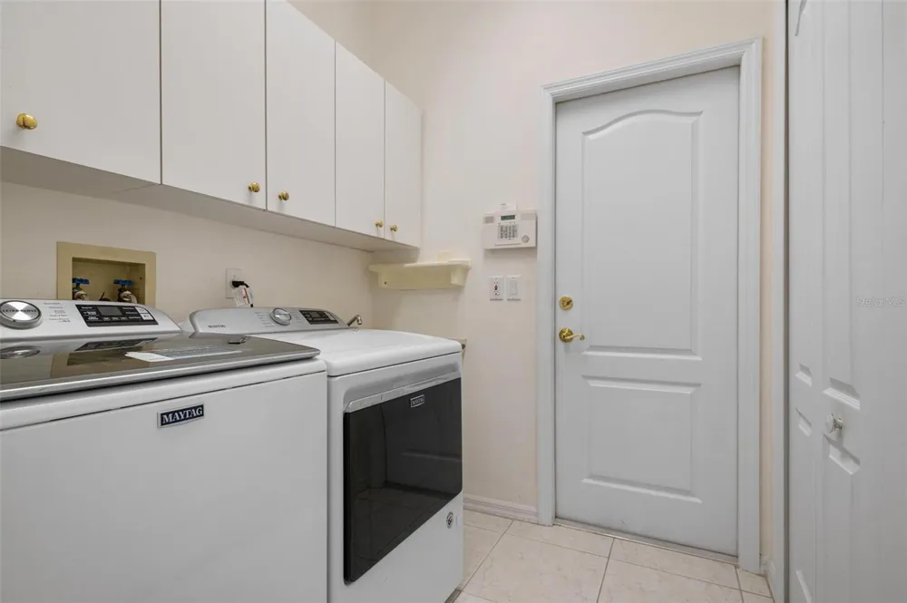 5249 FAR OAK CIRCLE Sarasota, FL 34238