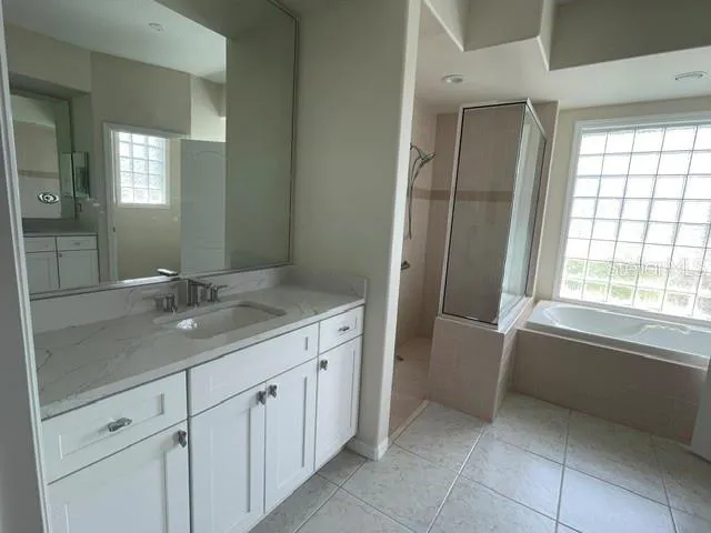 5249 FAR OAK CIRCLE Sarasota, FL 34238