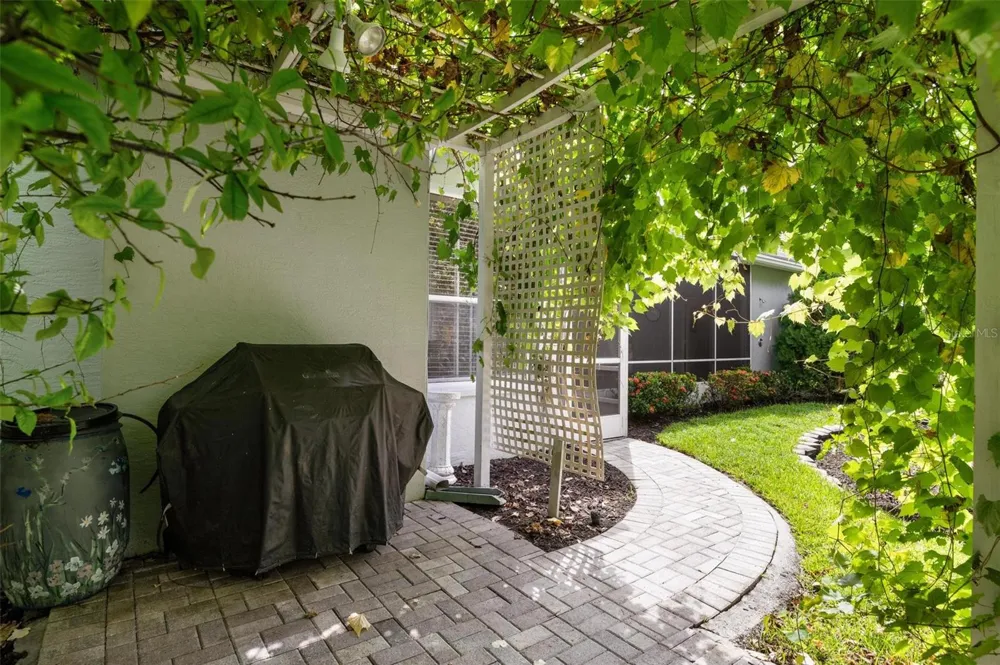 5249 FAR OAK CIRCLE Sarasota, FL 34238