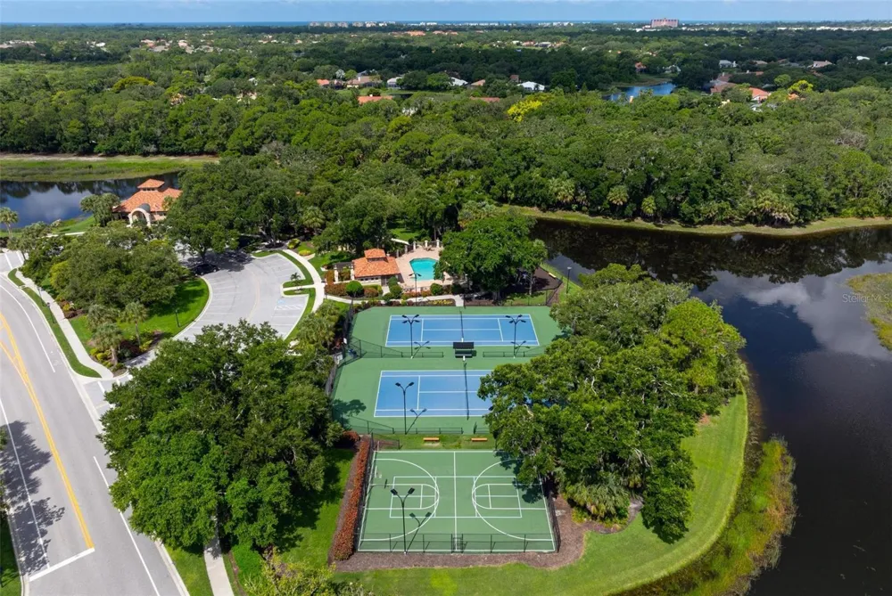 5249 FAR OAK CIRCLE Sarasota, FL 34238