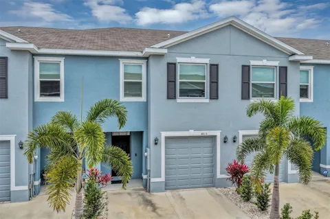 4015 BLUE BANKS LANE