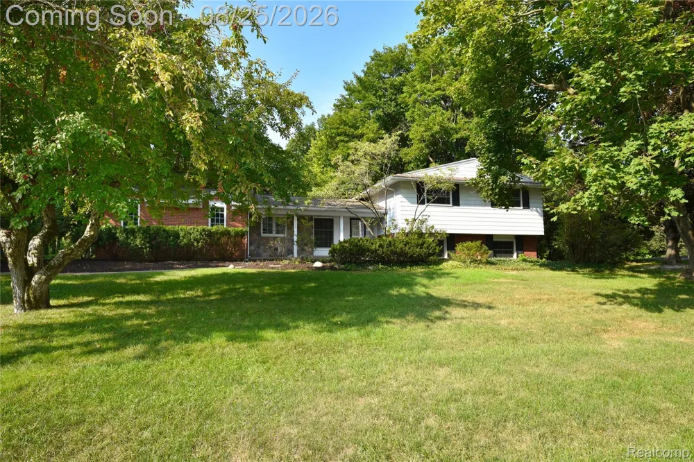 872 Dursley Road Bloomfield Charter Township, MI 48304