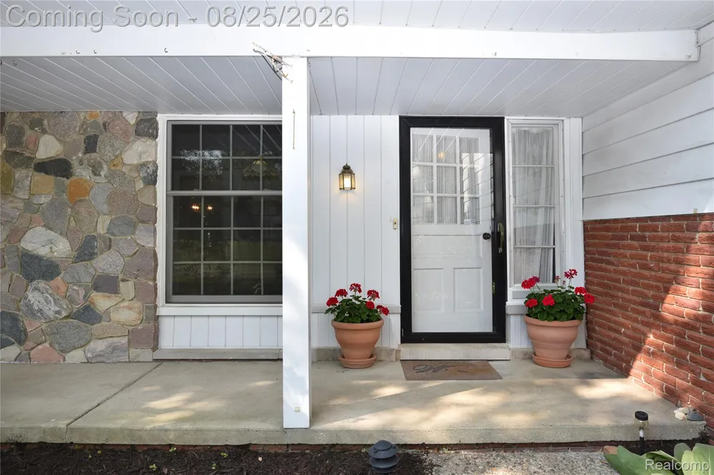 872 Dursley Road Bloomfield Charter Township, MI 48304