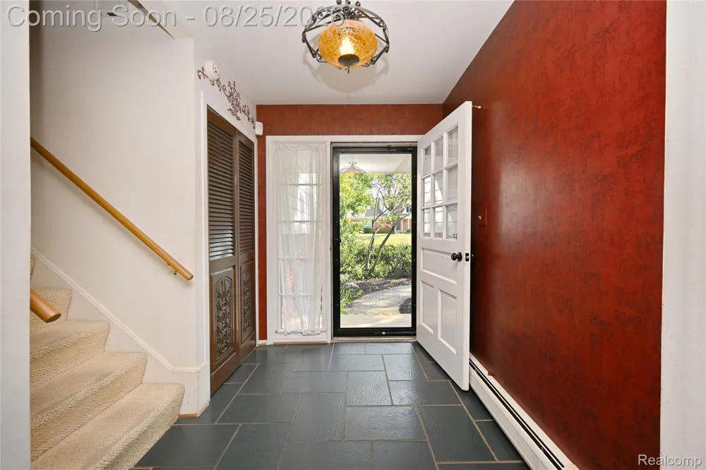 872 Dursley Road Bloomfield Charter Township, MI 48304