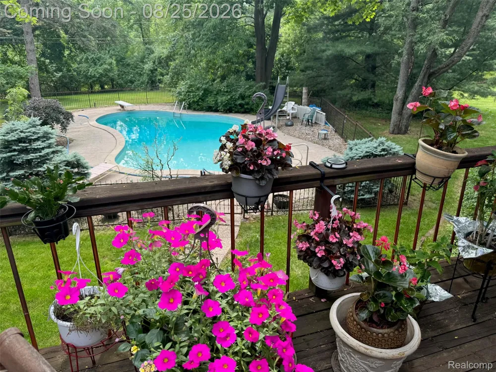 872 Dursley Road Bloomfield Charter Township, MI 48304